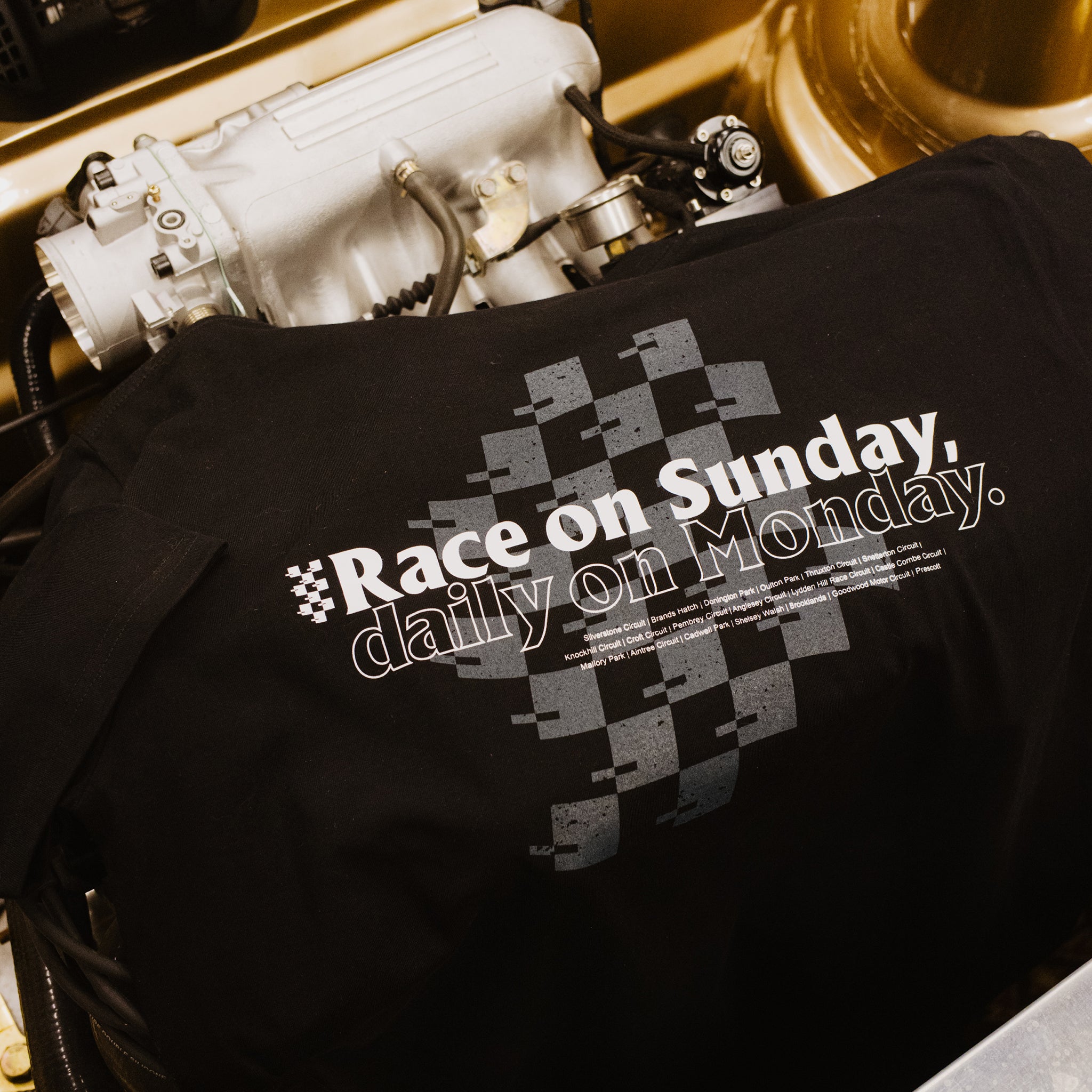 Race On Sunday T-shirt - Black